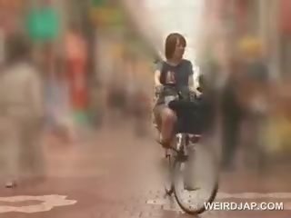 亞洲人 青少年 sweeties 越來越 twats 所有 濕 而 騎術 該 bike