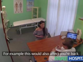 Fakehospital 隱 cameras 抓 病人 運用 按摩 工具 為 一個 性高潮