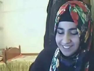 Wideo - hidżab mademoiselle pokaz tyłek na kamerka internetowa
