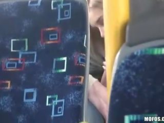 Học sinh phim một cặp vợ chồng đang có giới tính trong các xe buýt